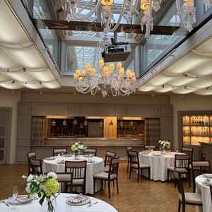 どちらの披露宴会場も、ライブキッチンがあり、温かいできたてのお料理を食べられるところが魅力！