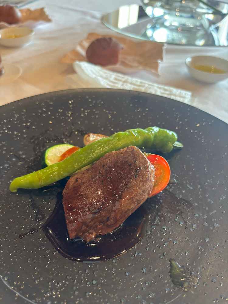 メインディッシュのお肉。