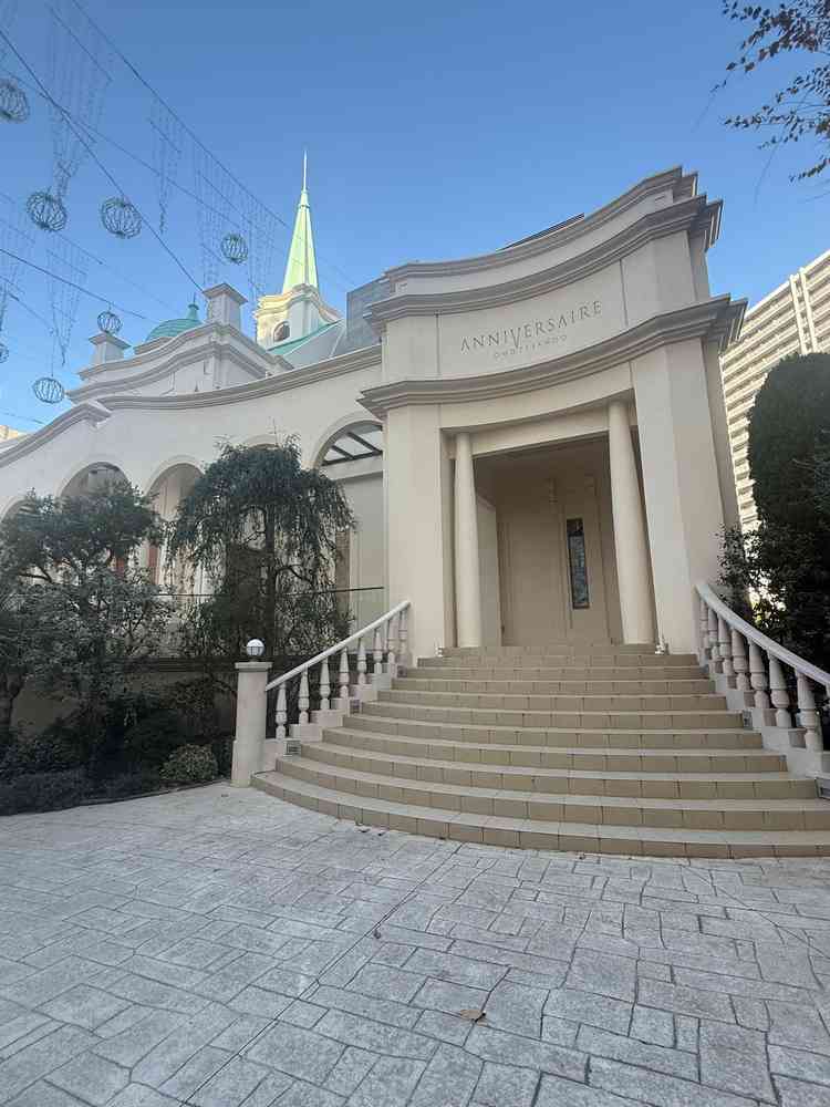 この場所でフラワーシャワー、集合写真を撮ることができ魅力的なだと感じた。