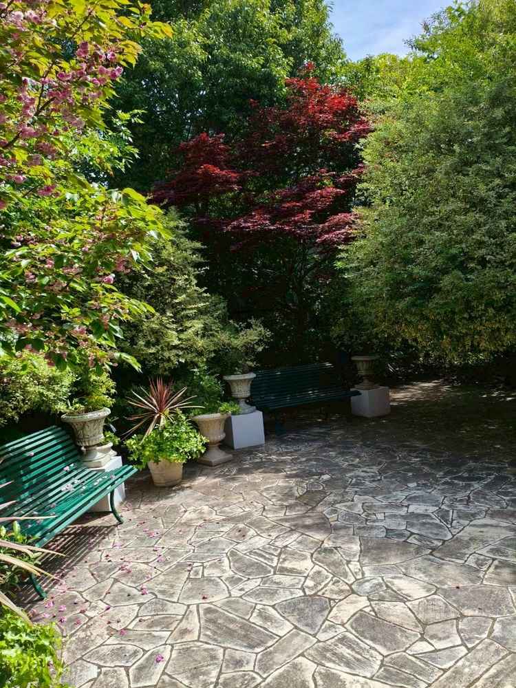 全て天然の植物に囲まれたプライベートガーデン