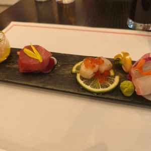 和洋折衷料理の試食。すべて美味しかったですが、特に拘っているというマグロが美味しかったです。