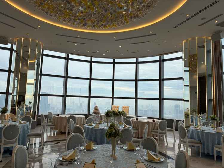 披露宴会場（くもり）