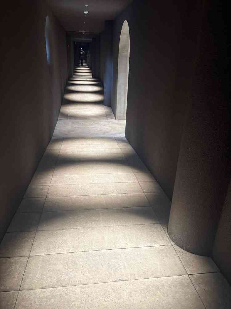 挙式会場までのライティング