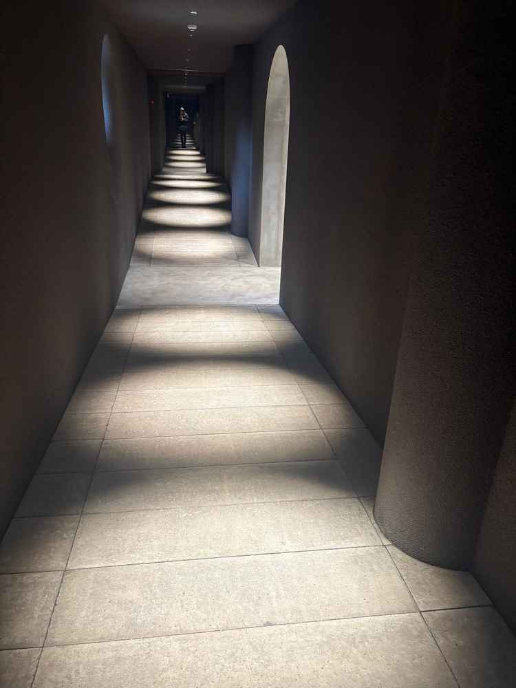 挙式会場までのライティング