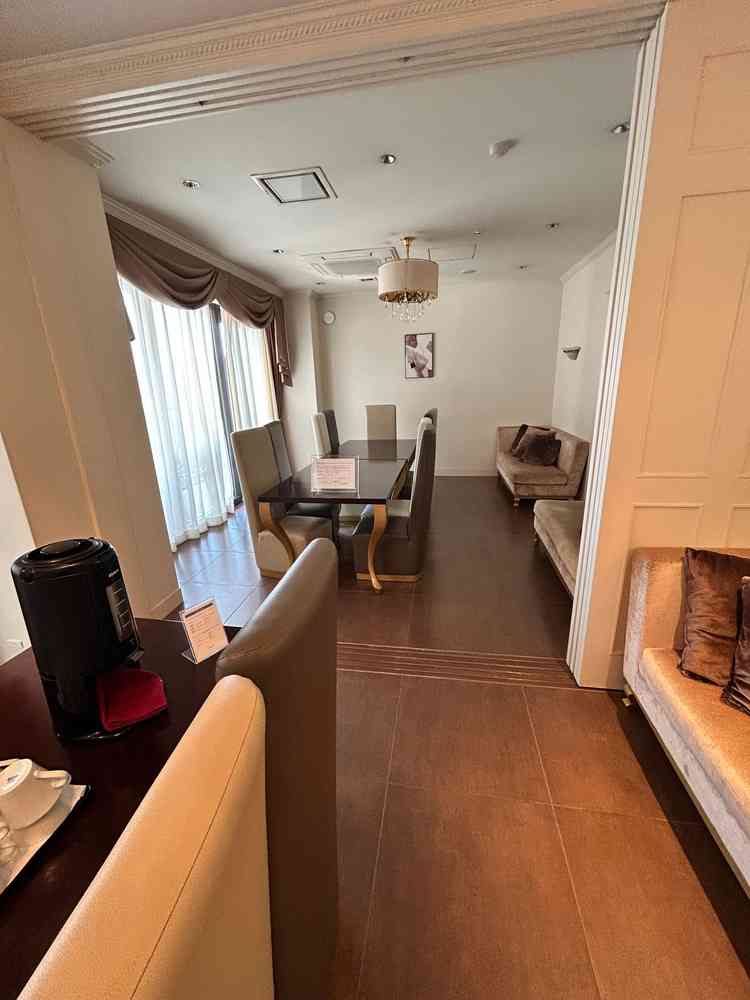 待合スペースはとても広く、両家それぞれに写真のような十分なスペースを準備いただけるとのこと。