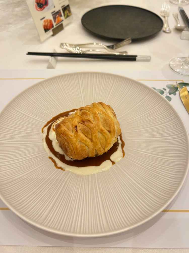 魚のメイン料理です。1番人気とのことです。