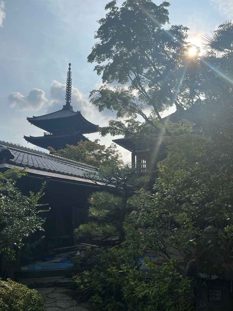 中庭からの五重の塔