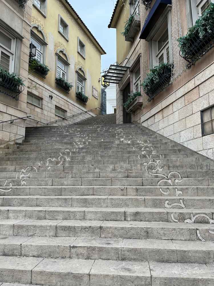 制限された空間内で最大限の雰囲気作りをされています。