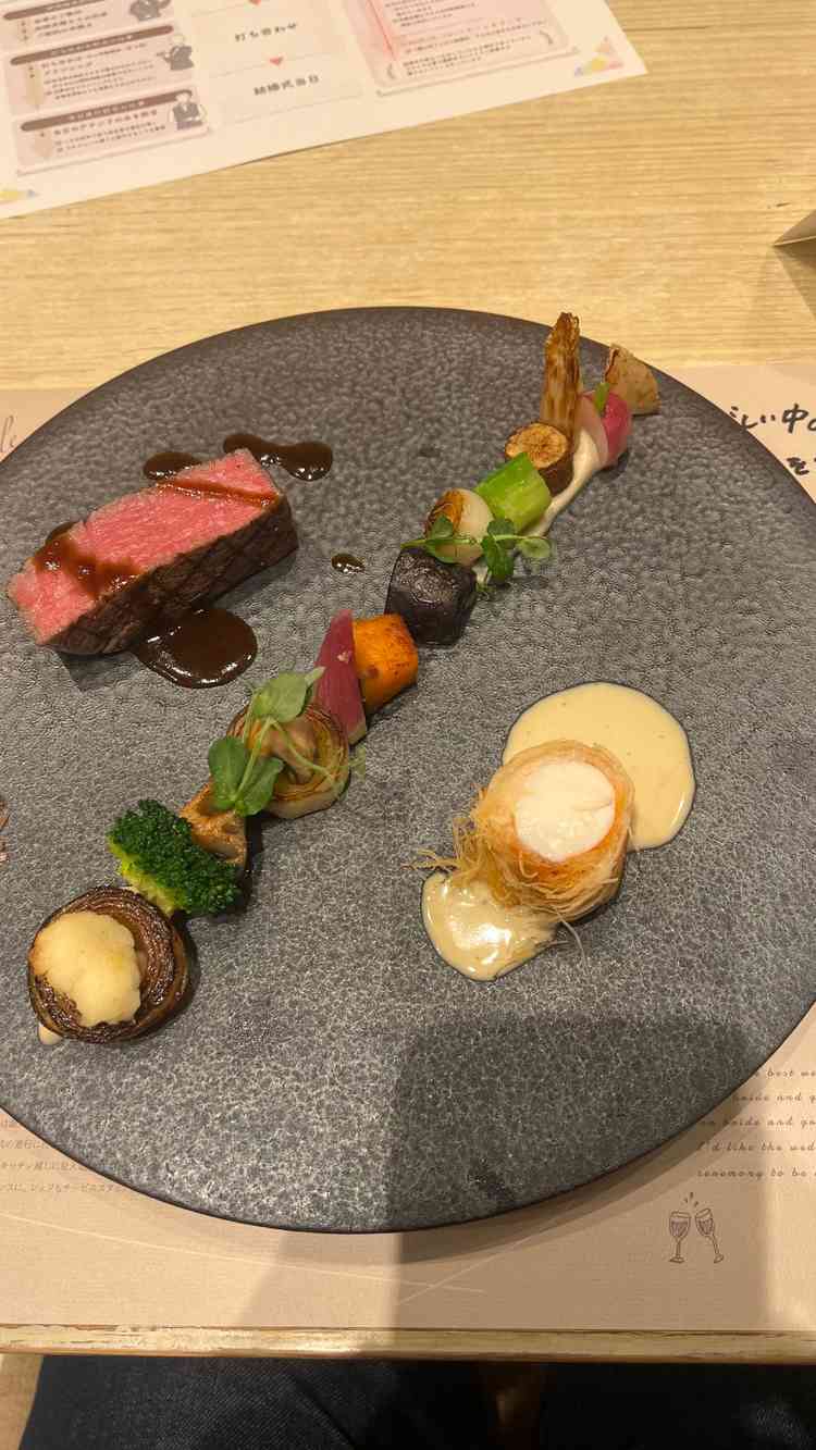 試食。料理がどれも美味しく、見学中デザートやお茶漬けなど色々なものを試食することができました。