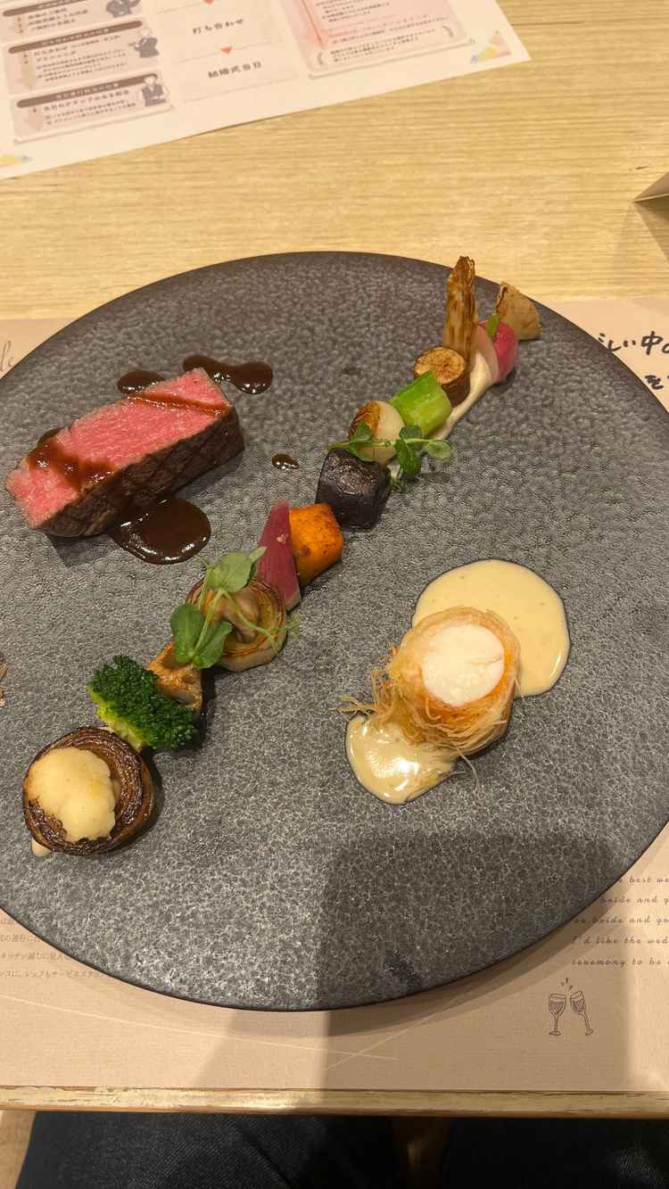 試食。料理がどれも美味しく、見学中デザートやお茶漬けなど色々なものを試食することができました。