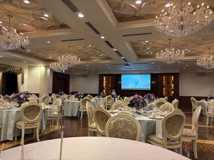 披露宴会場(大きい方)
