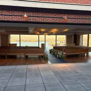 チャペル入り口です。外から移動ですが、雨天の際は濡れないようなってました。