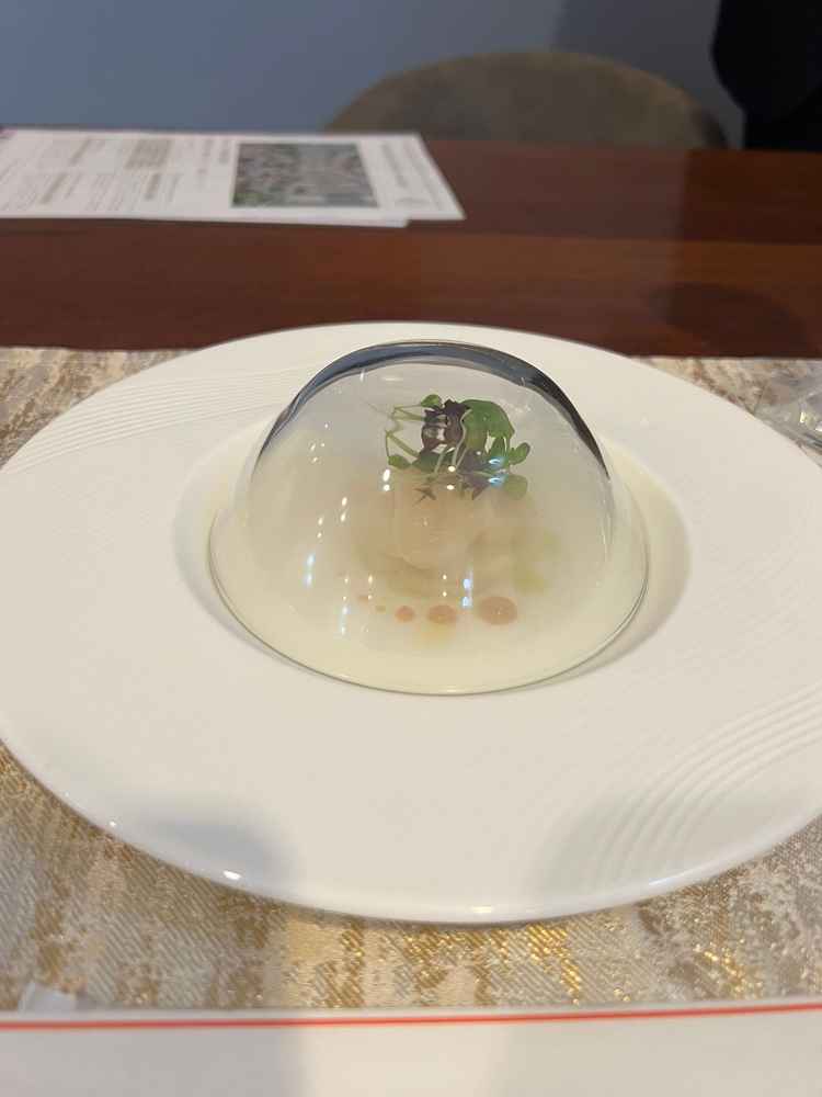 試食メニューの写真。蓋を開けると燻製の匂いが広がり、見た目と匂いを楽しめる演出でした。
