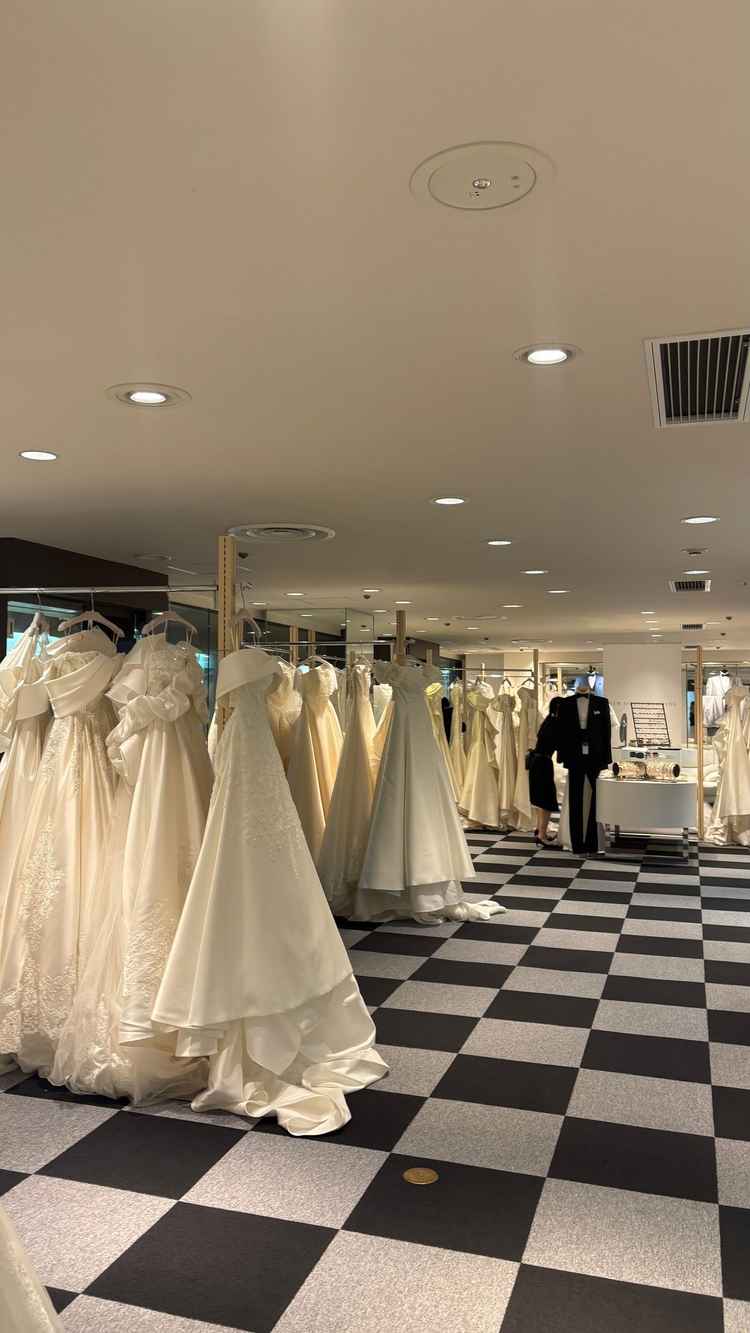 提携しているドレスショップの数が豊富で、選べる衣装の幅が広い点が良いと感じました。