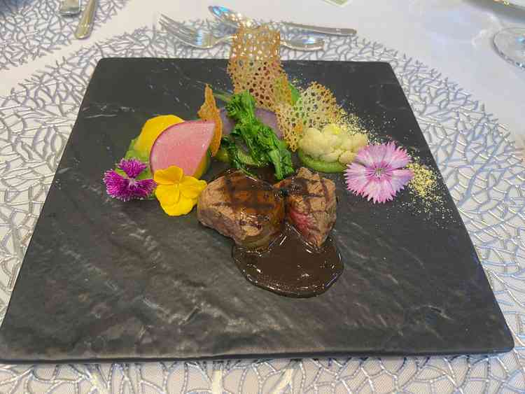 メインのお肉ももちろんこと、脇役であるお野菜も素晴らしい味でした