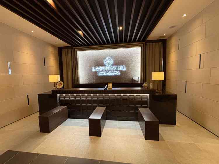 受付がホテルのようなデザインだった。