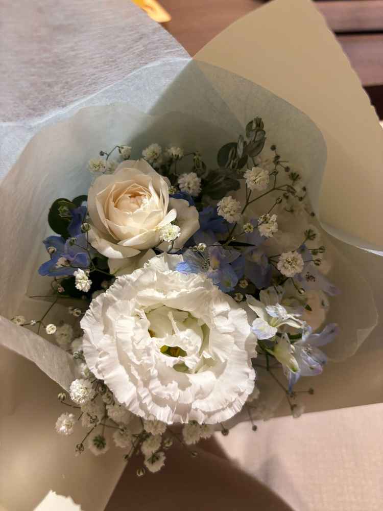 チャペルご案内の前にお花のサプライズプレゼントいただきました。