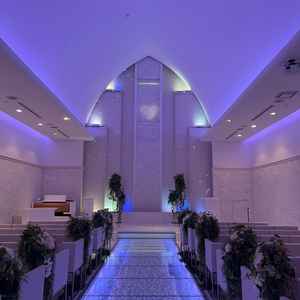 チャペルの写真です。照明で雰囲気を変えられて幻想的でした。