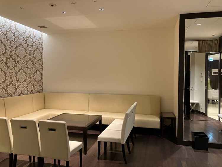 親族専用の待機スペース。防音性の優れたカーテンで仕切ることもできるので親族に合わせた調整が可能