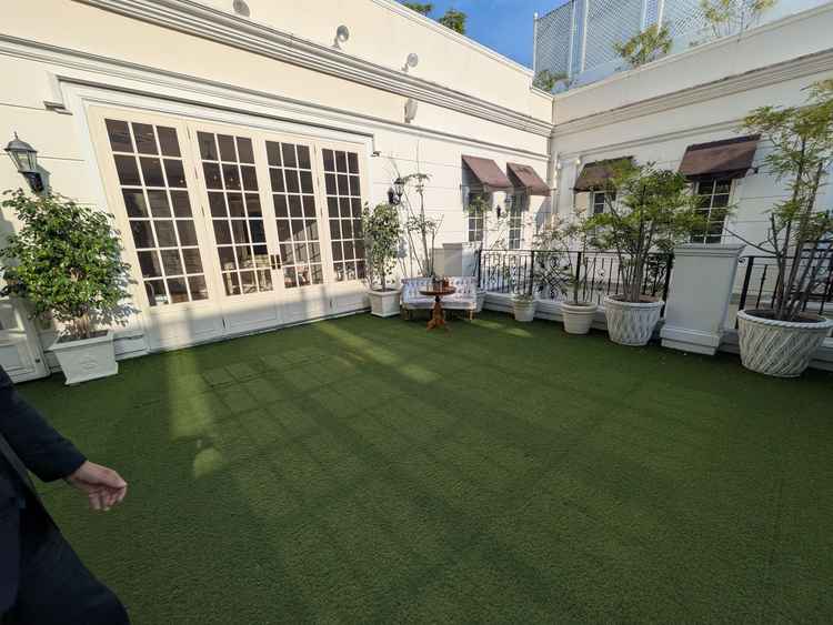 コートヤードテラス横の空中庭園。ここでスイーツブッフェも良し、全員で集合写真を撮るも良し。