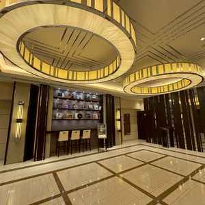 ブルーノクリスタル入口　ホテルのような高級感があるロビーで、ゲストがゆったり過ごせそうでした。