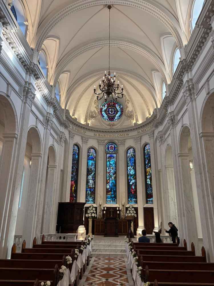 ステンドグラスが美しい素敵なチャペルでした。