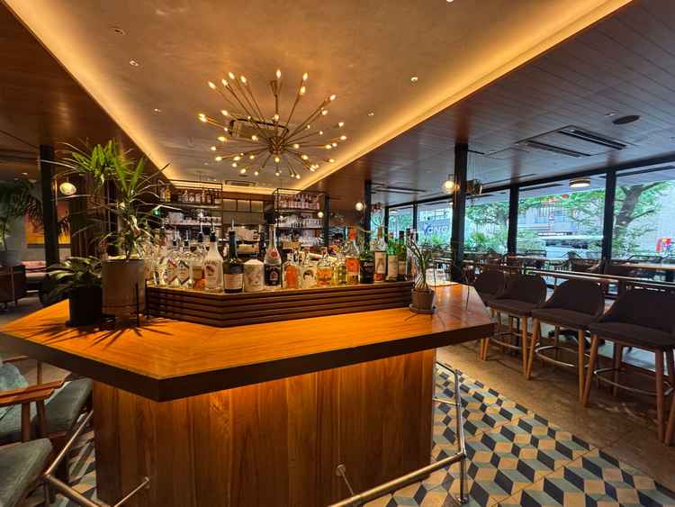 建物一階のバー。ゲストの待合いたしても、二次会会場としても利用可能。