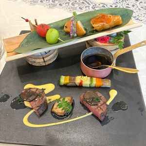 試食のメイン料理盛り合わせ。美味しかったが、少し味付けが濃いめな感じがした。