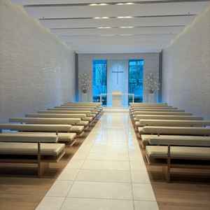 明るくクリーンなチャペルでした