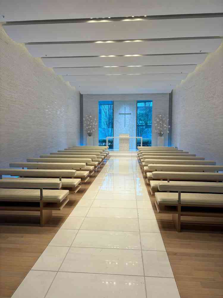 明るくクリーンなチャペルでした