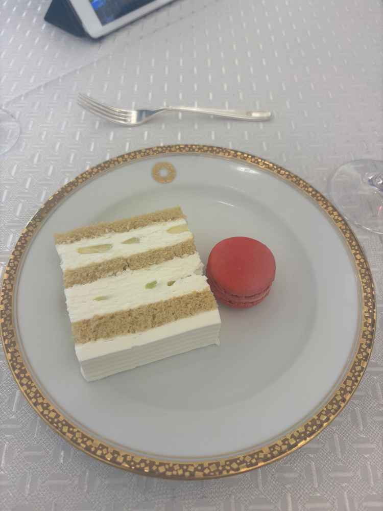 スーパーメロンショートケーキは感動の美味しさでした。甘いのに重たくなく、メロンが際立つ味