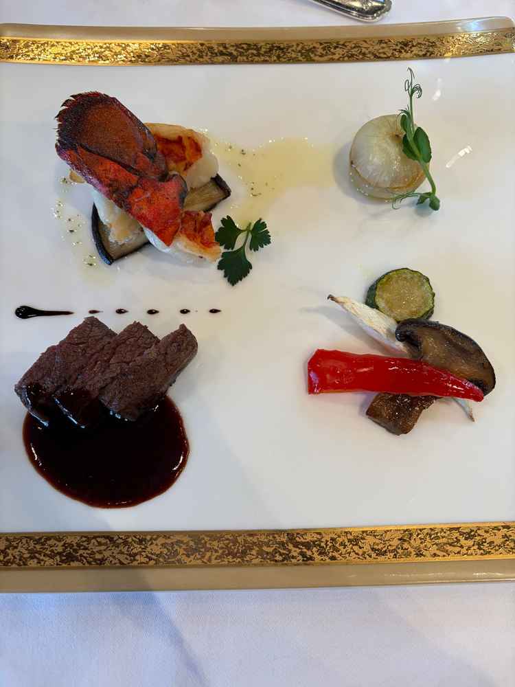 黒毛和牛のお肉がとても美味しかったです。デザートもオリジナルのものを出してもらって嬉しかったです