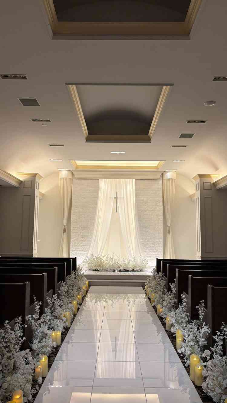 セレモニーの雰囲気を感じられて、おしゃれ。宗教色を出し過ぎないバリエーションもある。