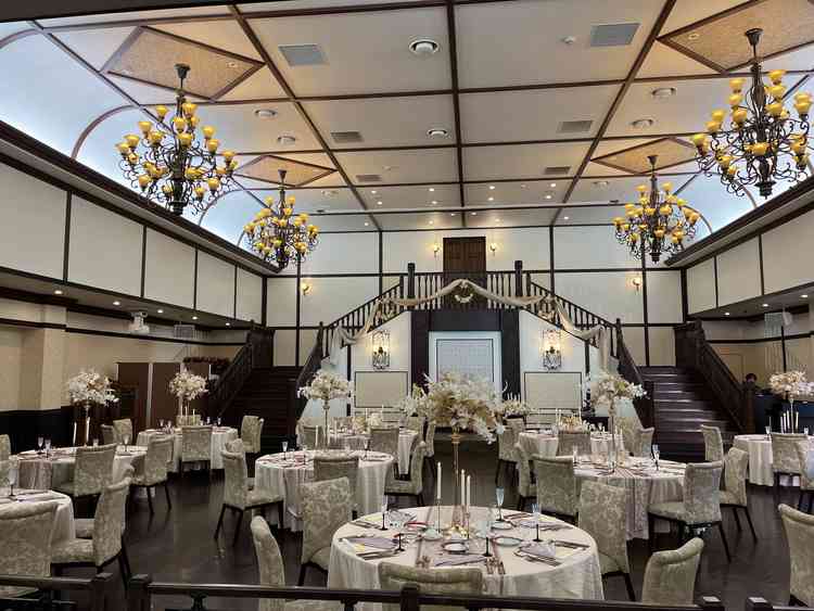 披露宴会場は、間取りがものすごくいいなと思いました。階段からの登場も楽しいと思います。