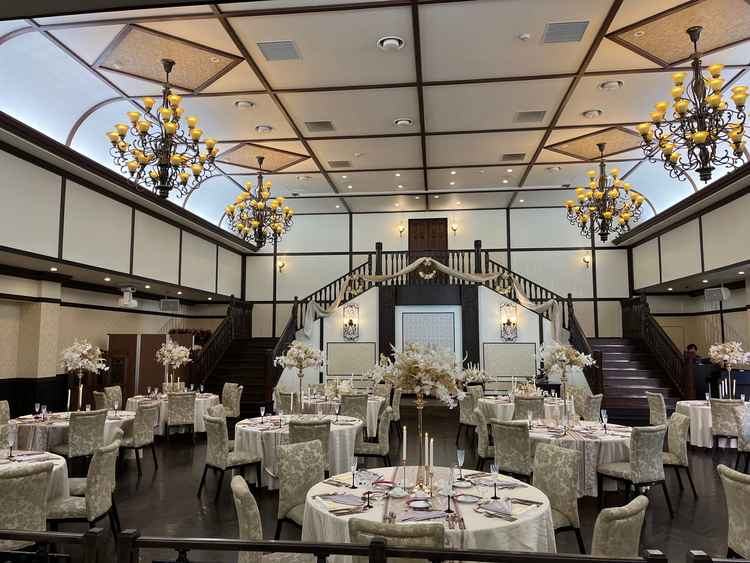 披露宴会場は、間取りがものすごくいいなと思いました。階段からの登場も楽しいと思います。