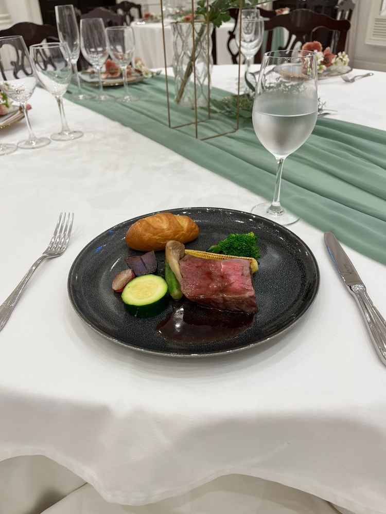 全てシェフ手作りの料理。熱々の状態で出してくれるそう。