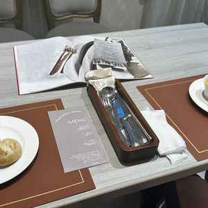 スープとパンです。パンが食べ放題なようで、嬉しいポイントでした。季節のスープはかぼちゃでした。