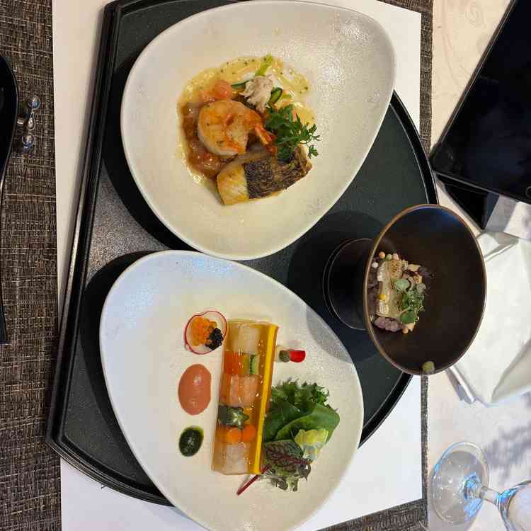 とても美味しい料理。こちらは新郎側の試食メニューです。