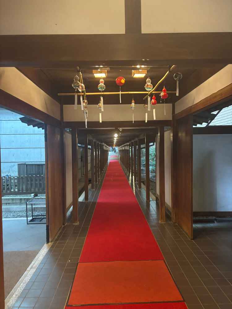挙式会場に進むために通る道です。写真映えバッチリ