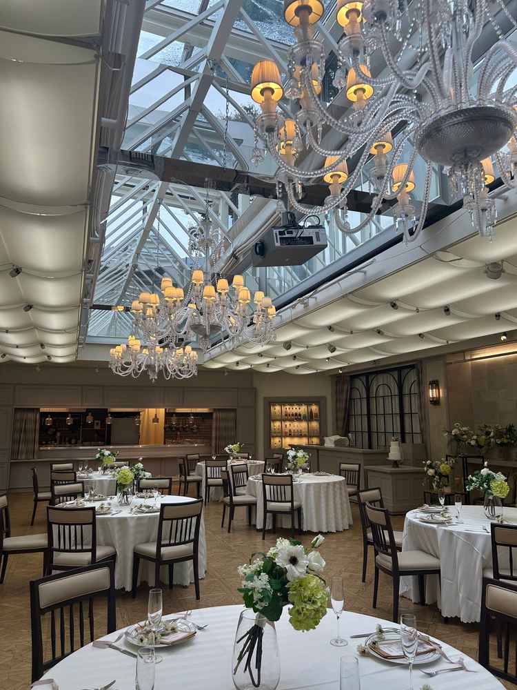 天窓があることで、雨の日でも十分明るく、自然を感じられてよかった。オープンキッチンも魅力的だった。