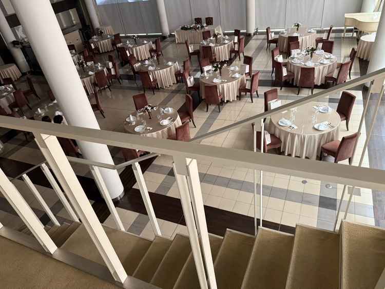 イザベラ邸の写真です。会場に、すでにデザイン性があって、お花などでたくさん飾らなくても絵になります。