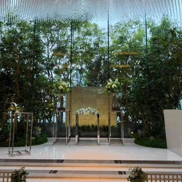 チャペルです。曇りの日にフェアに参加しましたがとても綺麗でした。晴れなら青空が広がるそうです。