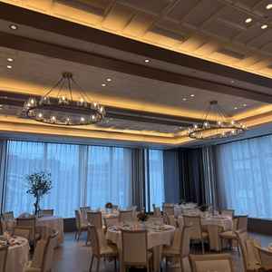 披露宴会場。照明がおしゃれ。