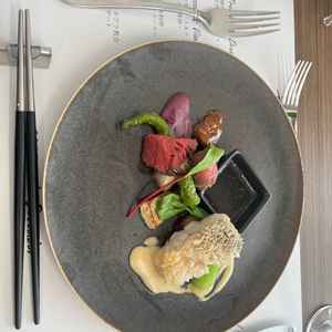 試食プレートは、豪華かつサプライズ感もあり星5つの美味しさで感動した。