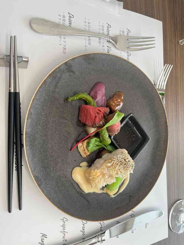 試食プレートは、豪華かつサプライズ感もあり星5つの美味しさで感動した。