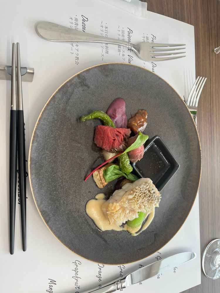 試食プレートは、豪華かつサプライズ感もあり星5つの美味しさで感動した。