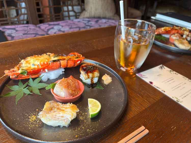 贅沢な食材をふんだんに使った料理の試食