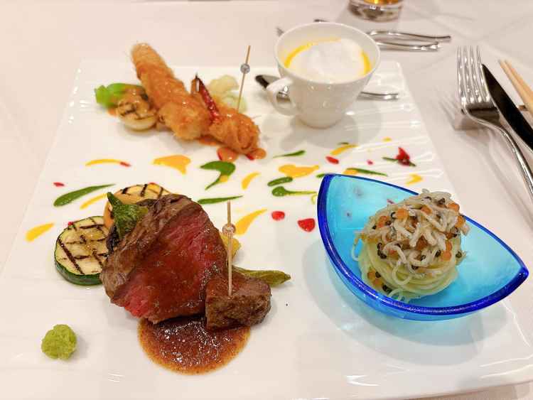 コースメニューをワンプレートでコンパクトにして、試食しました。