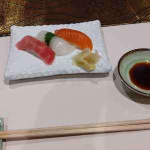 料理は和食が非常に美味しかったです。お寿司も提供されます。