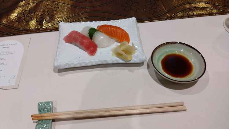 料理は和食が非常に美味しかったです。お寿司も提供されます。